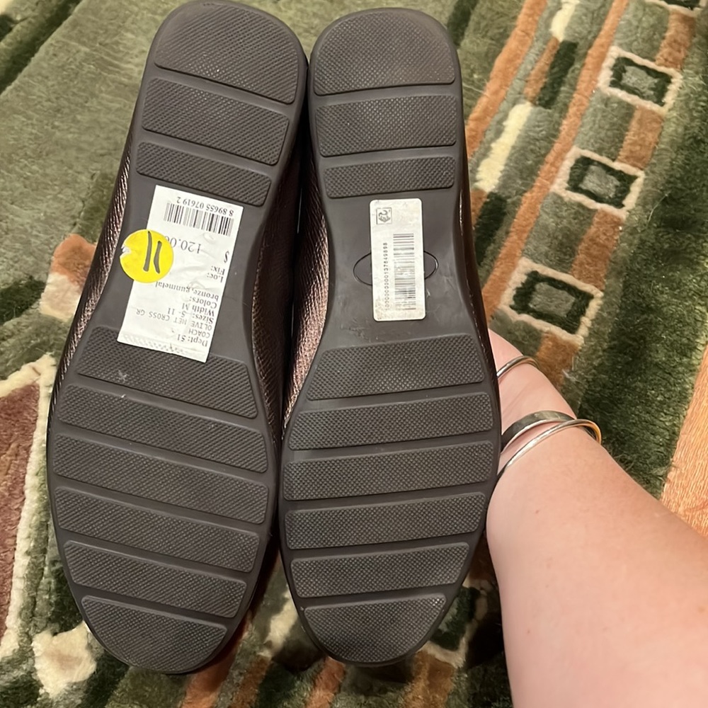 Coach Women’s Slip On Loafers. - Picture 3 of 4